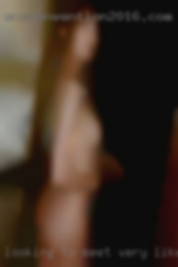 Looking to meet couples and women very like. Looking to meet couples and women very like.